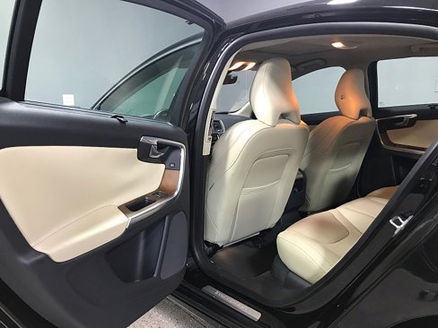 Used 2016 Volvo S60 T5 Inscription Platinum image 15
