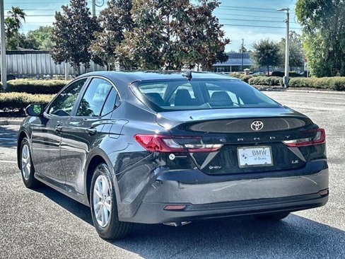 Used 2025 Toyota Camry LE image 11