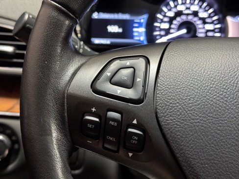Used 2015 Lincoln MKT AWD image 19