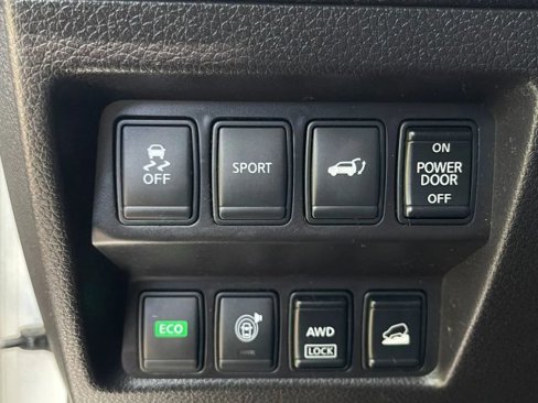 Used 2016 Nissan Rogue SV w/ SV Moonroof Package image 15