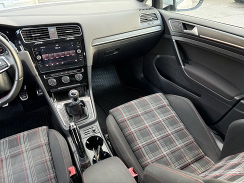 Used 2018 Volkswagen GTI SE image 28