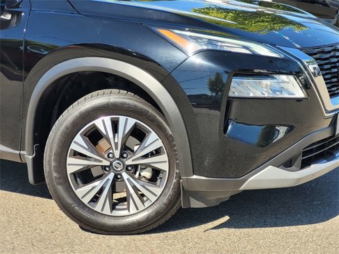 Used 2021 Nissan Rogue SV image 9