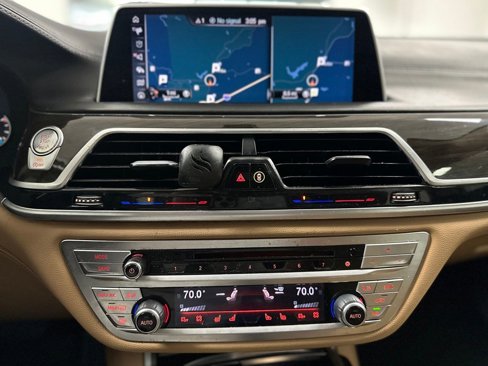 Used 2016 BMW 740i image 18
