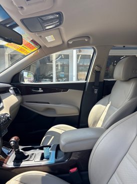 Used 2017 Kia Sorento EX image 9