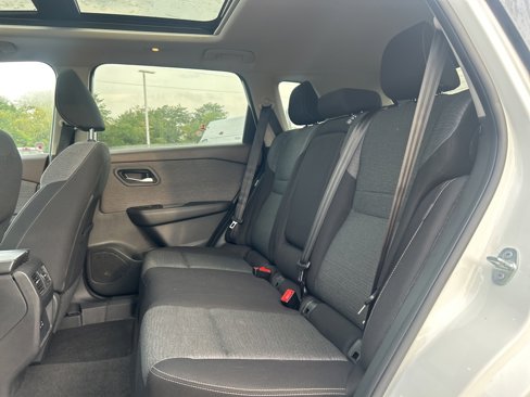 Used 2021 Nissan Rogue SV image 14