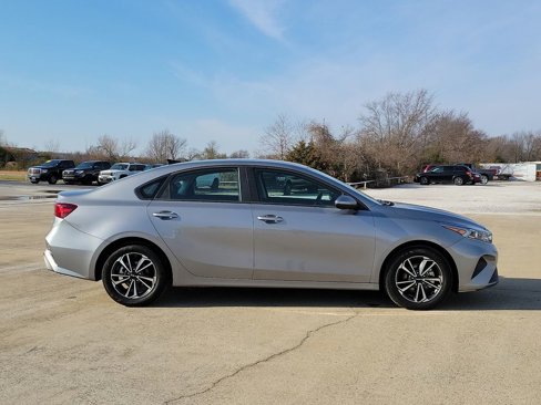 Used 2024 Kia Forte LXS image 6