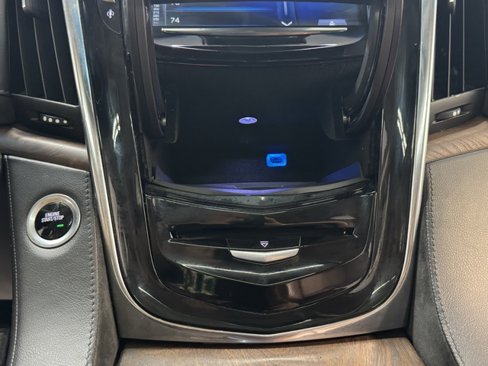 Used 2015 Cadillac Escalade Luxury image 24