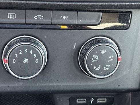 Used 2021 Volkswagen Jetta SE image 18