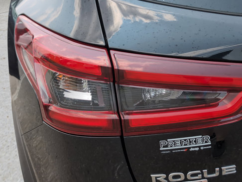Used 2022 Nissan Rogue Sport SV image 25