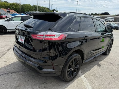 Used 2023 Ford Edge SE w/ Black Appearance Package image 7