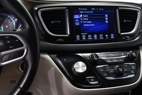 Used 2017 Chrysler Pacifica Touring-L image 24