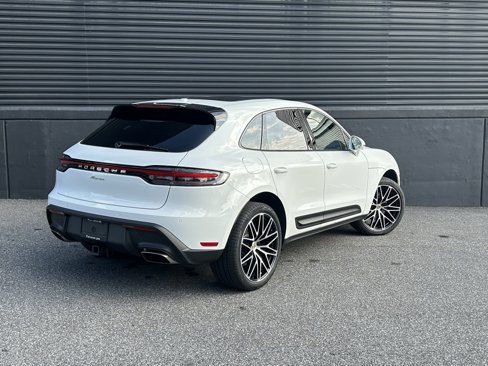 Certified 2025 Porsche Macan image 10