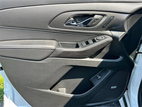 Used 2023 Chevrolet Traverse Premier image 13