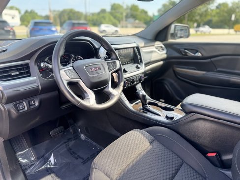 Used 2018 GMC Acadia SLE image 15