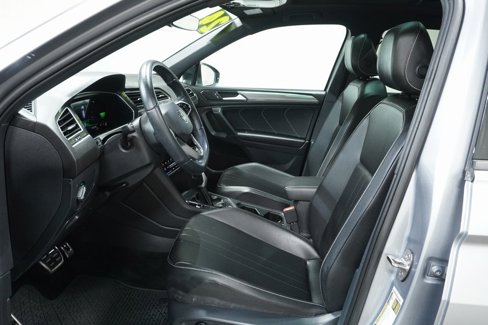 Used 2024 Volkswagen Tiguan SE R-Line image 9