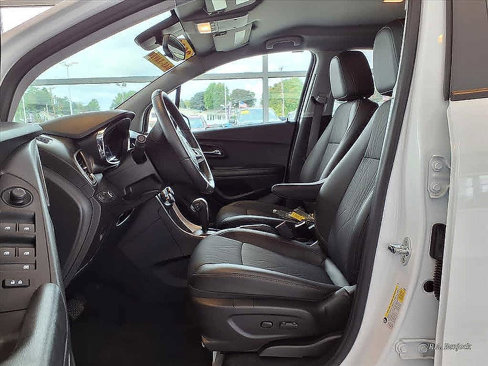 Used 2022 Chevrolet Trax LT w/ Sport Edition image 14