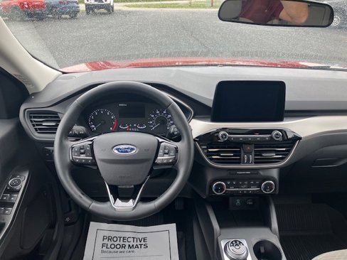Used 2022 Ford Escape SE w/ SE Sport Appearance Package image 19