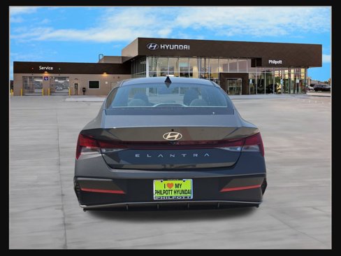 New 2025 Hyundai Elantra SE image 9