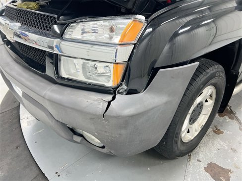 Used 2003 Chevrolet Avalanche 4x4 w/ Suspension Package, Off-Road image 26