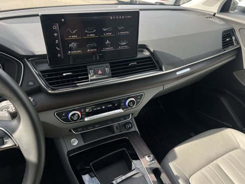 Used 2022 Audi Q5 2.0T Premium Plus w/ Premium Plus Package image 17