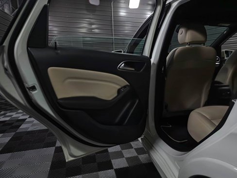 Used 2017 Mercedes-Benz B 250e image 34