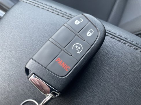 New 2025 Jeep Compass Latitude image 33