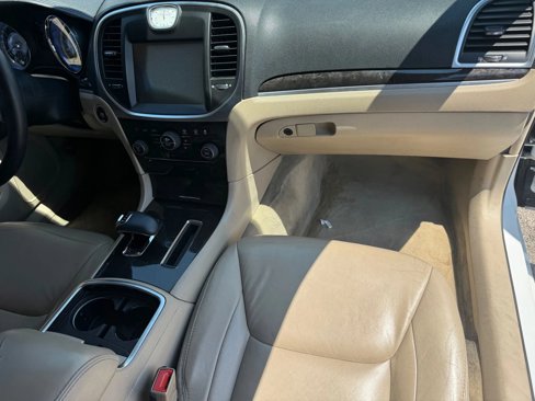 Used 2013 Chrysler 300 w/ Driver Convenience Group image 20