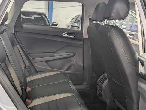 Used 2022 Volkswagen Taos SEL image 34