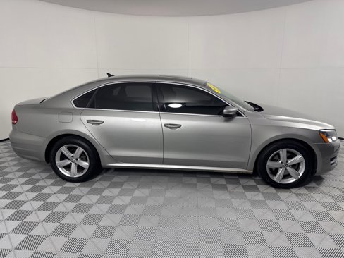 Used 2013 Volkswagen Passat 2.5 SE image 4