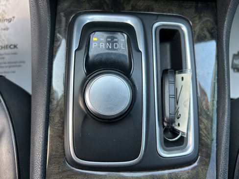 Used 2016 Chrysler 300 C image 31