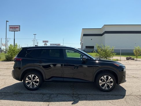 Used 2021 Nissan Rogue SV image 4