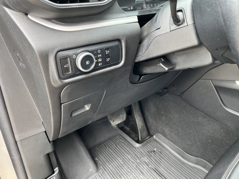 Used 2022 Ford Explorer XLT w/ Equipment Group 202A image 16
