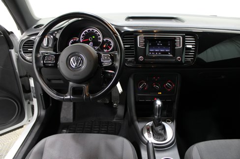 Used 2016 Volkswagen Beetle 1.8T S image 2