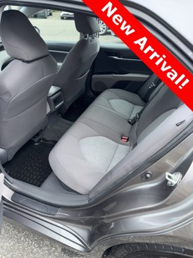 Used 2020 Toyota Camry LE image 9
