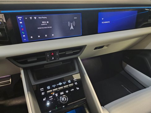 New 2025 Porsche Macan 4S Electric image 8