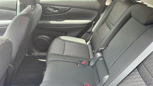 Used 2018 Nissan Rogue SV image 30