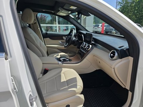 Used 2018 Mercedes-Benz GLC 300 4MATIC image 24
