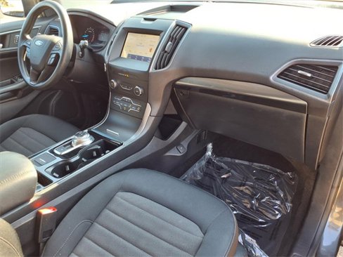 Used 2020 Ford Edge SE image 23
