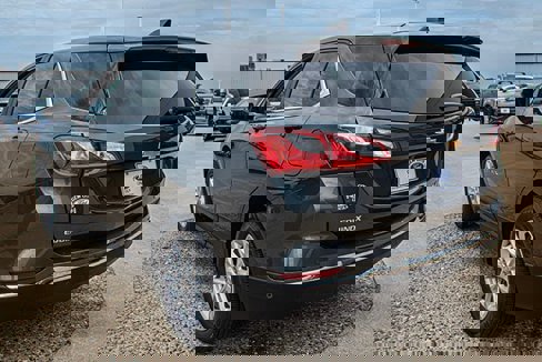 Used 2021 Chevrolet Equinox LT image 3