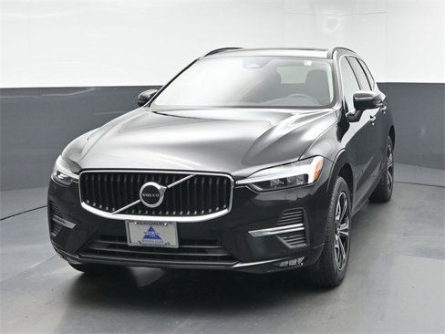 Used 2022 Volvo XC60 B5 Momentum w/ Climate Package image 3