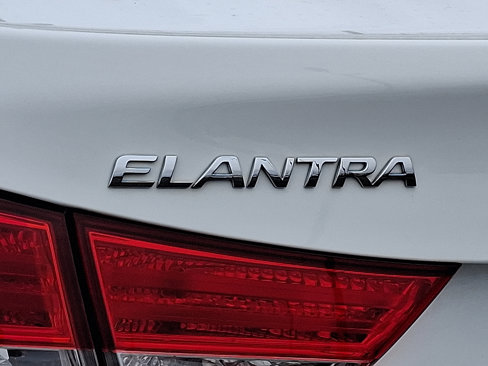 Used 2012 Hyundai Elantra Limited image 31