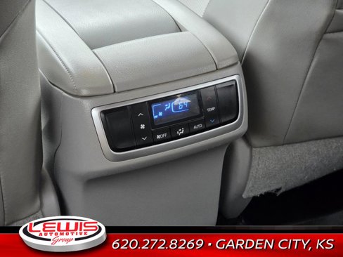 Used 2017 Toyota Highlander Limited image 26