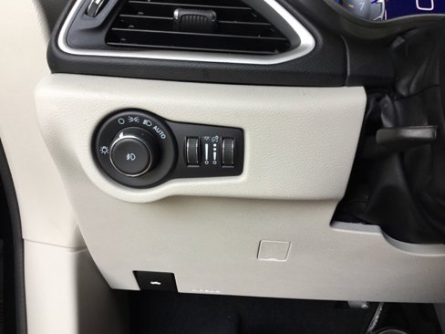Used 2022 Chrysler Pacifica Touring-L image 44