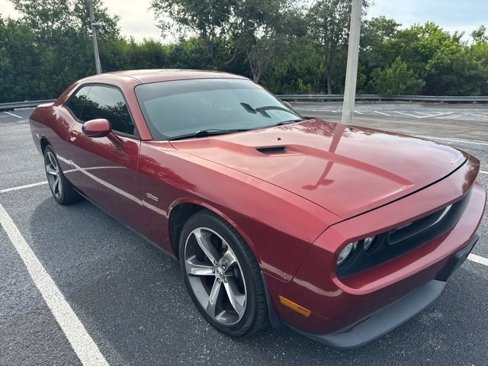 Used 2014 Dodge Challenger SXT image 3