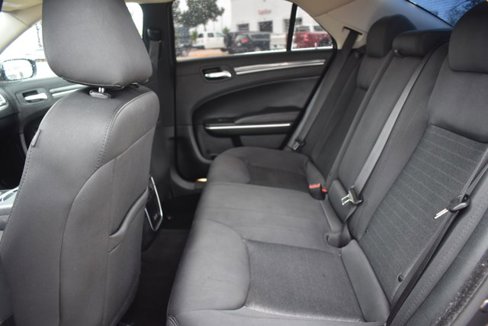 Used 2020 Chrysler 300 Touring w/ Driver Convenience Group image 15