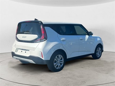 Used 2023 Kia Soul LX image 5