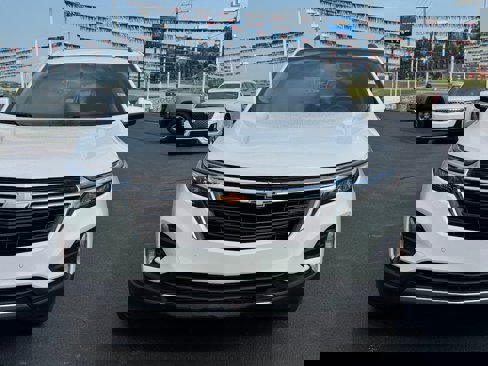 Used 2022 Chevrolet Equinox LT image 2