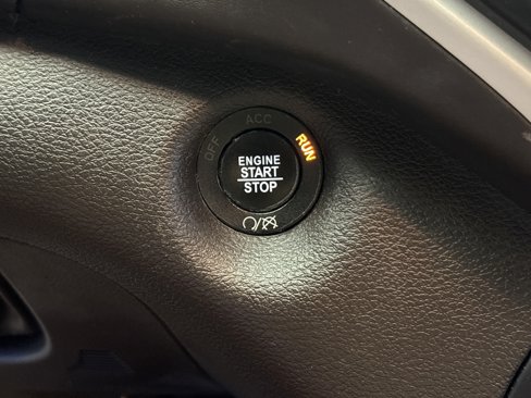 Used 2018 Jeep Cherokee Overland w/ Technology Group image 23