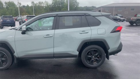 Used 2021 Toyota RAV4 XLE image 9