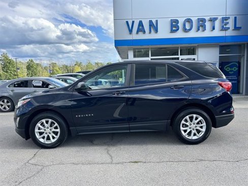 Used 2020 Chevrolet Equinox LS w/ LS Convenience Package image 2